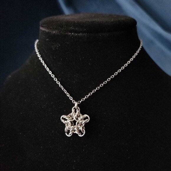 Gothic unique lucky star silver chainmail necklace - Picture 10 of 10